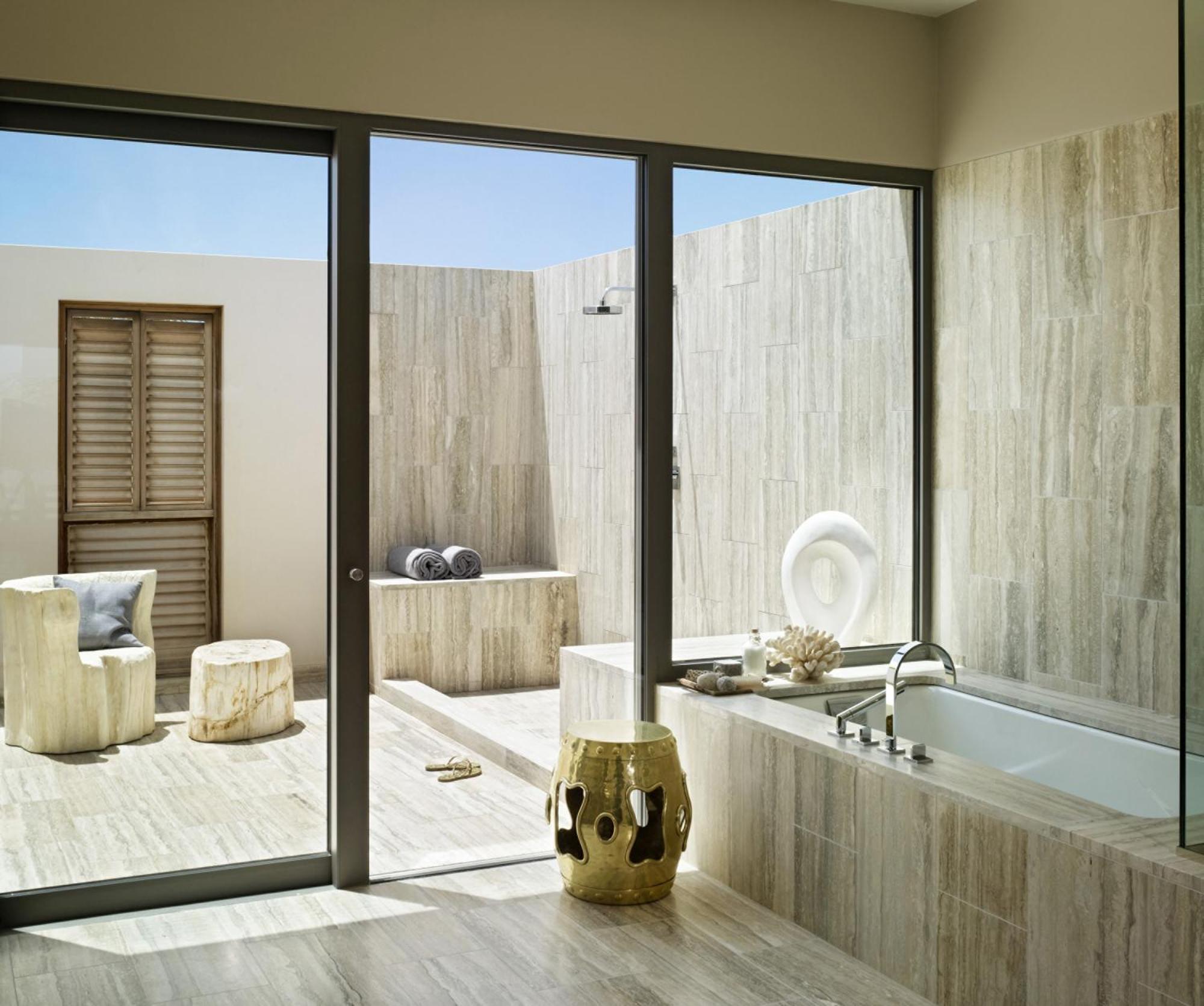 Four Bedroom Oceanfront Villa 3 king beds & two queen beds